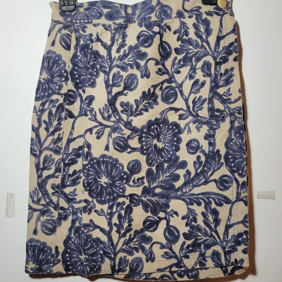 Ann Taylor Dresses & Skirts - Ann Taylor very cute short linen skirt floral pattern size 12